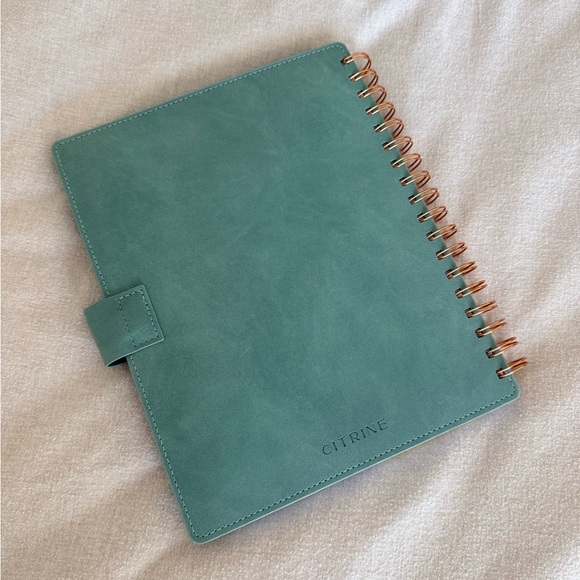 Weekly & Monthly Planner - Picture 2 of 5